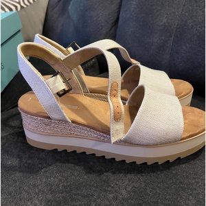 Toms wedge sandal